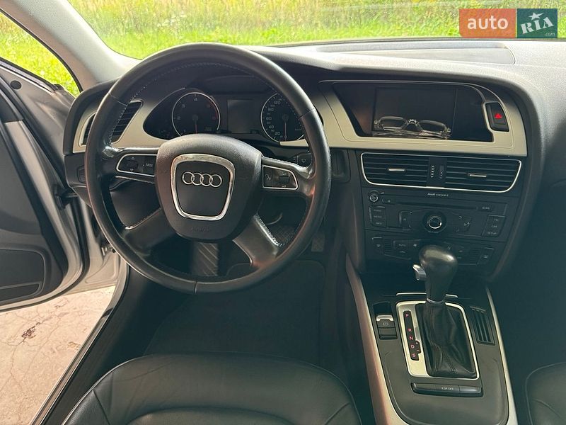 Седан Audi A4 2010 в Львові