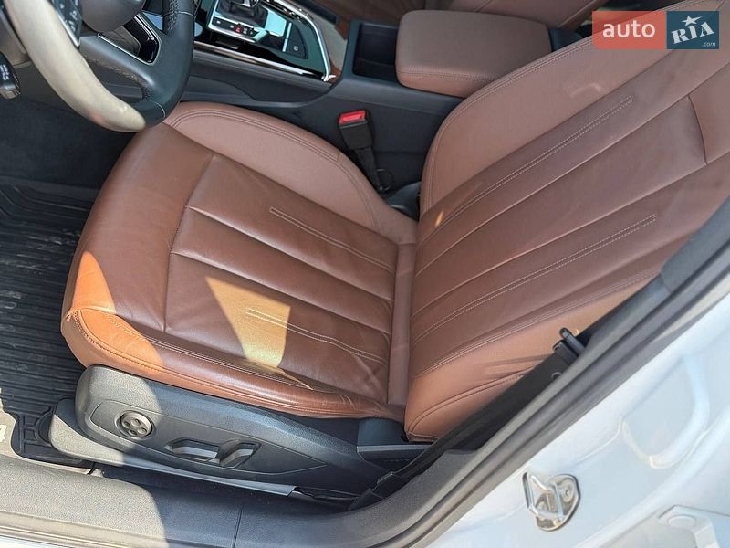 Седан Audi A4 2020 в Киеве