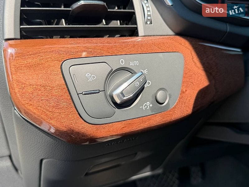 Седан Audi A4 2020 в Киеве