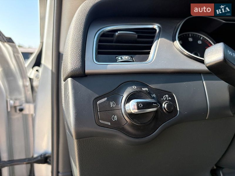 Седан Audi A4 2013 в Львові