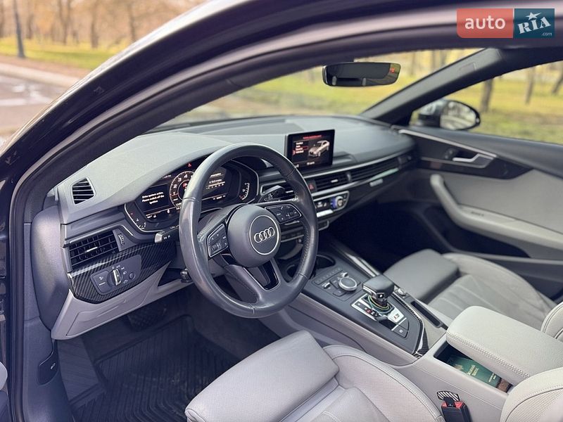 Седан Audi A4 2018 в Львові