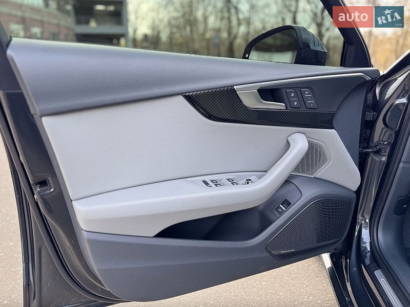 Седан Audi A4 2018 в Львові