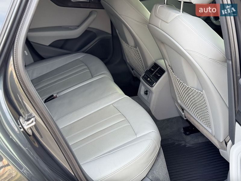 Седан Audi A4 2018 в Львові