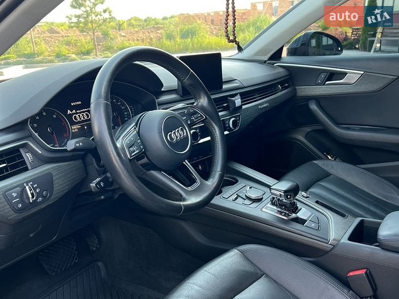 Седан Audi A4 2016 в Рівному