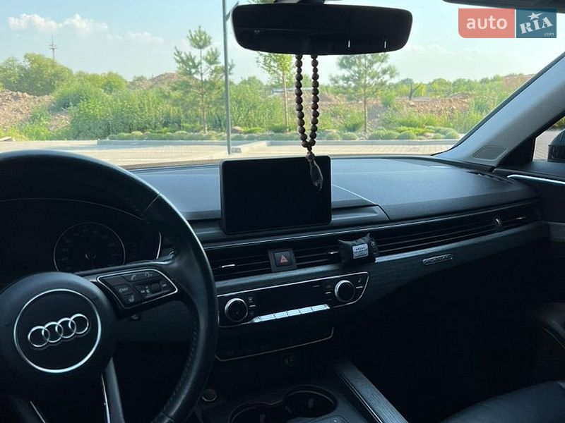 Седан Audi A4 2016 в Рівному