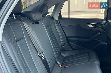 Седан Audi A4 2016 в Рівному