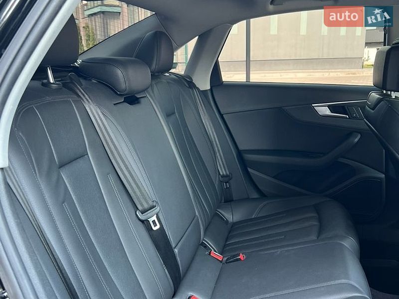 Седан Audi A4 2016 в Рівному