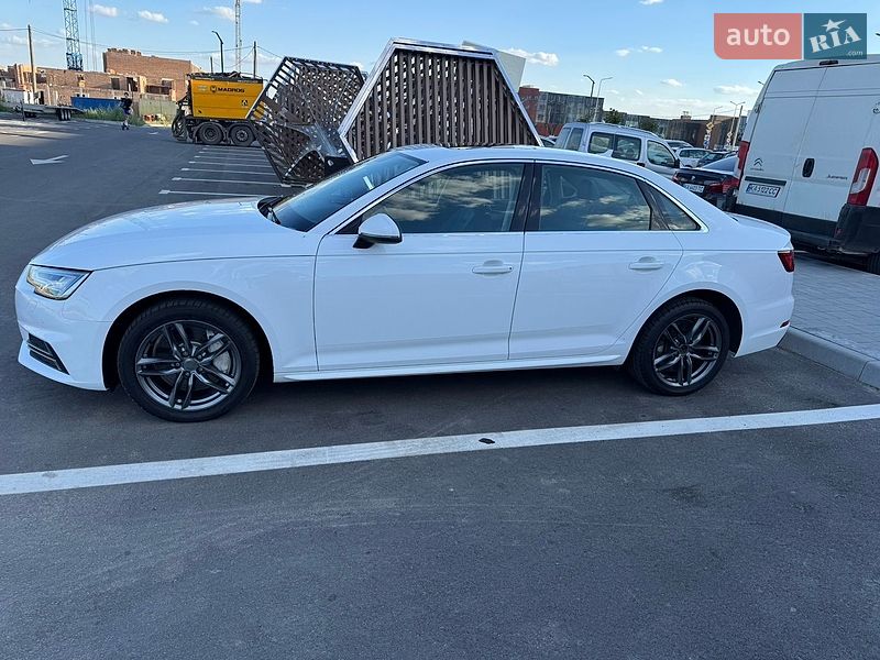 Седан Audi A4 2017 в Рівному
