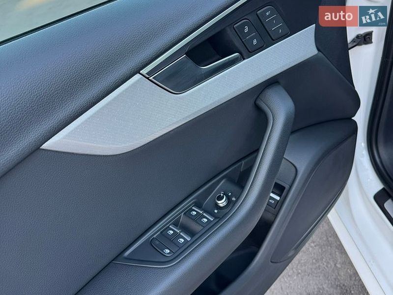 Седан Audi A4 2017 в Рівному