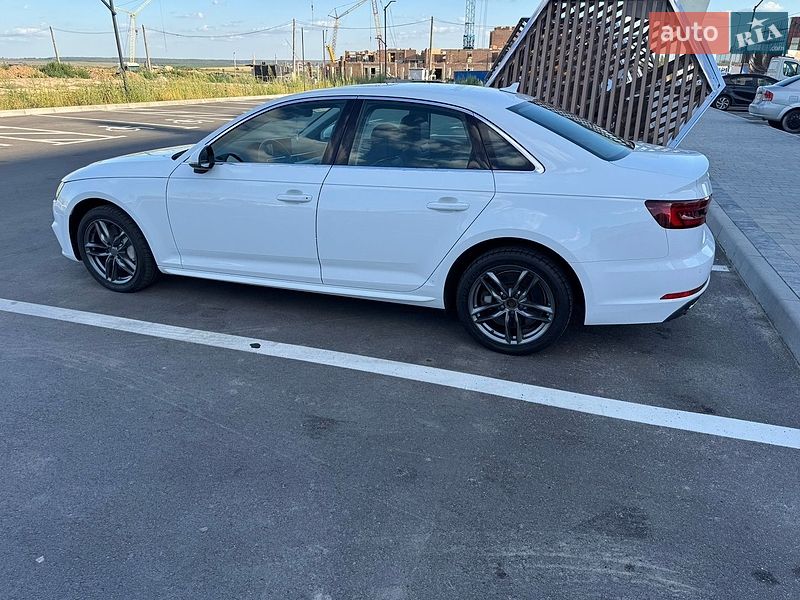 Седан Audi A4 2017 в Рівному