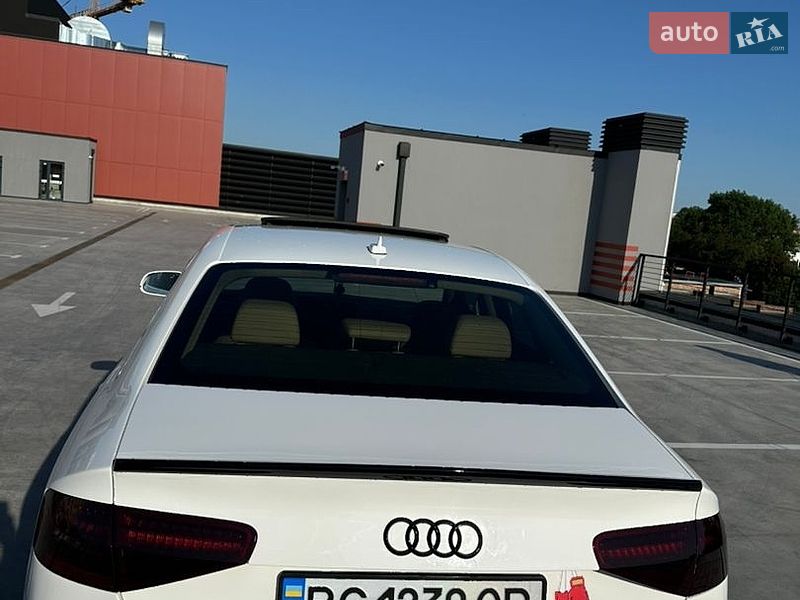 Седан Audi A4 2012 в Львове