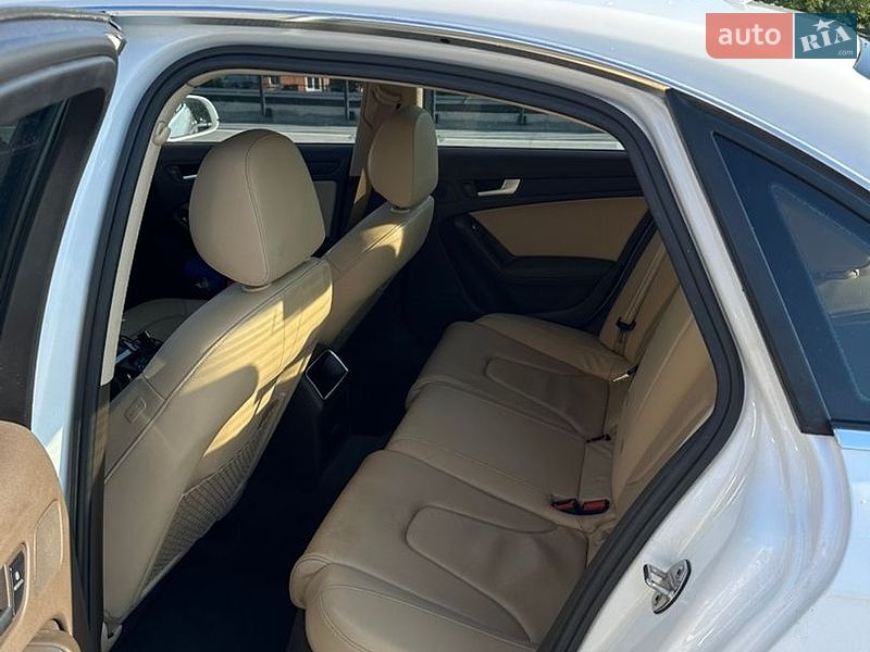 Седан Audi A4 2012 в Львове