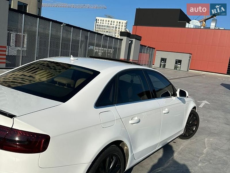 Седан Audi A4 2012 в Львове