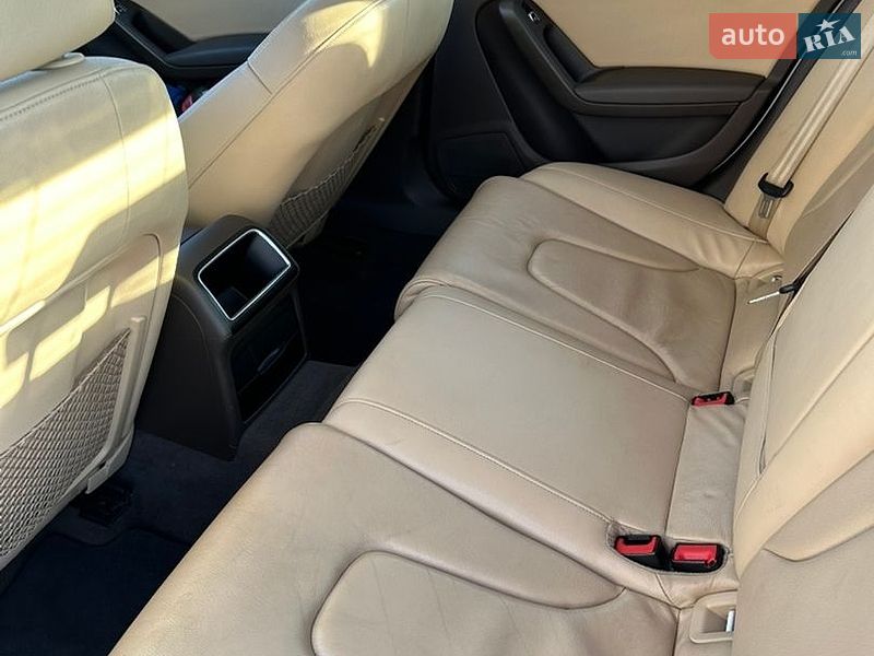 Седан Audi A4 2012 в Львове