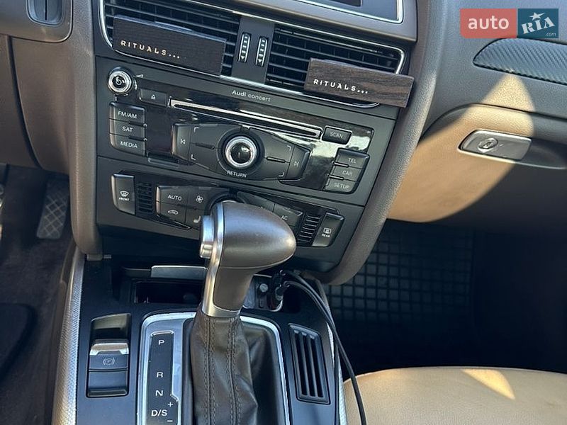 Седан Audi A4 2012 в Львове