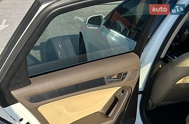 Седан Audi A4 2012 в Львове