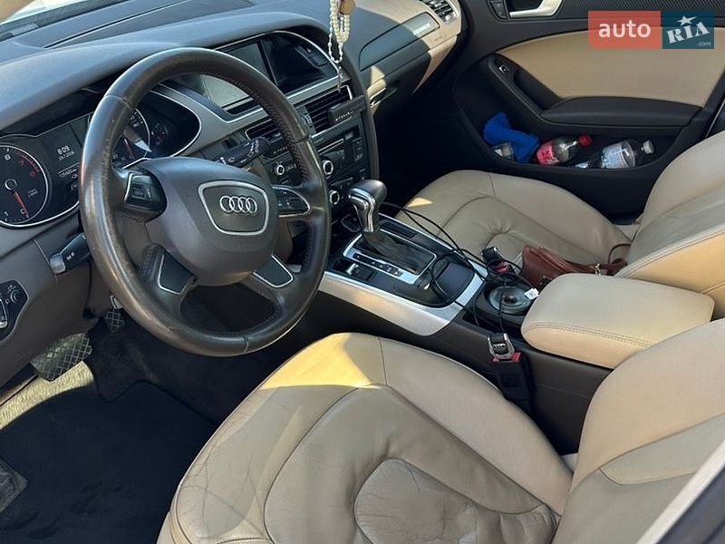 Седан Audi A4 2012 в Львове