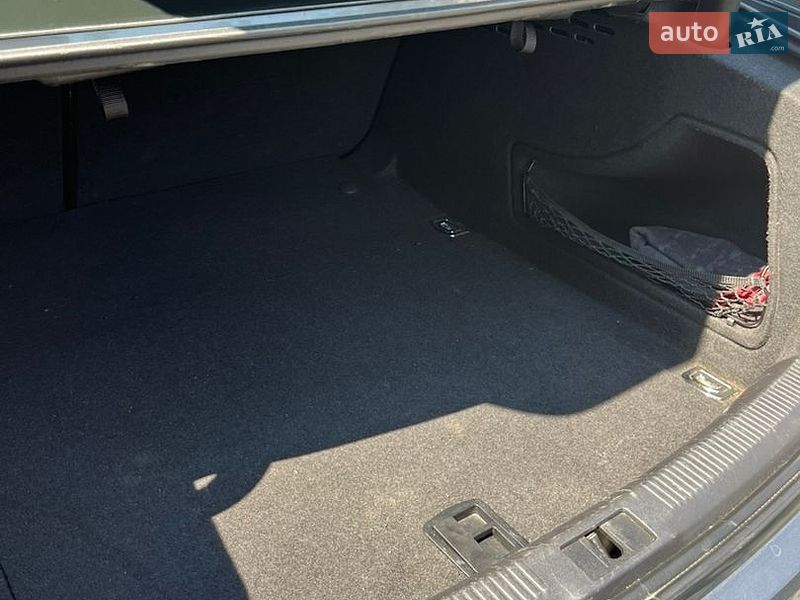 Седан Audi A4 2013 в Новояворівську