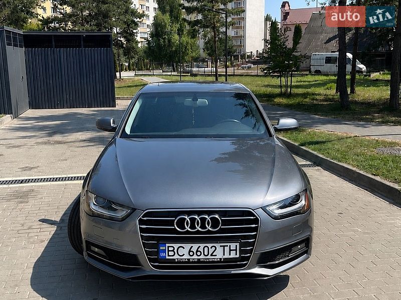 Седан Audi A4 2013 в Новояворівську
