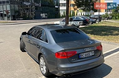 Седан Audi A4 2013 в Новояворівську