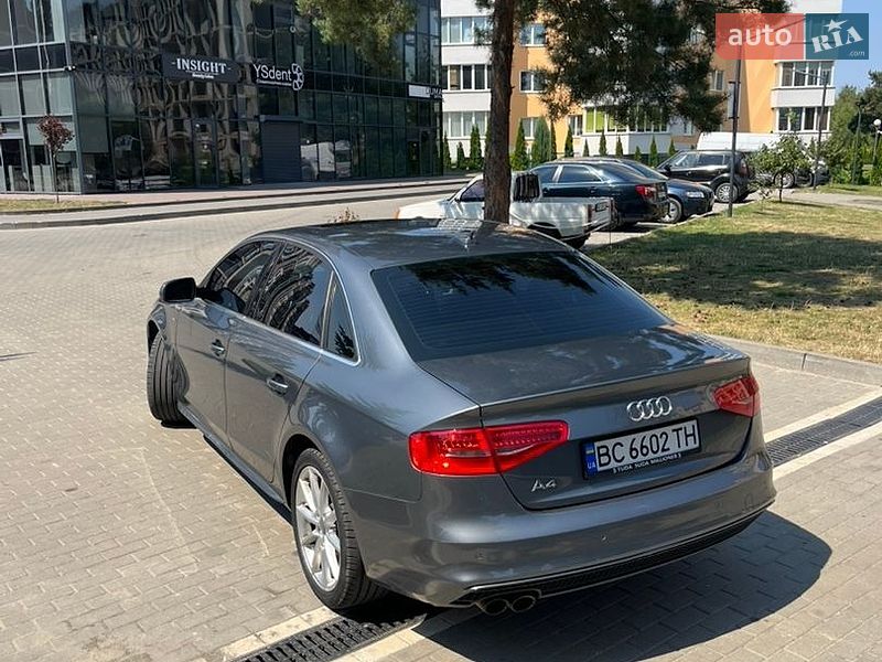 Седан Audi A4 2013 в Новояворівську