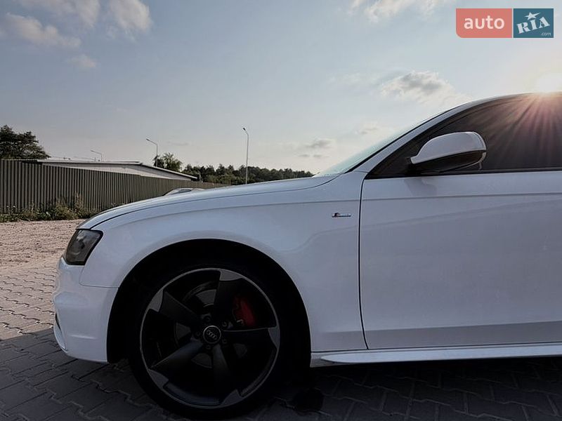 Седан Audi A4 2013 в Львове
