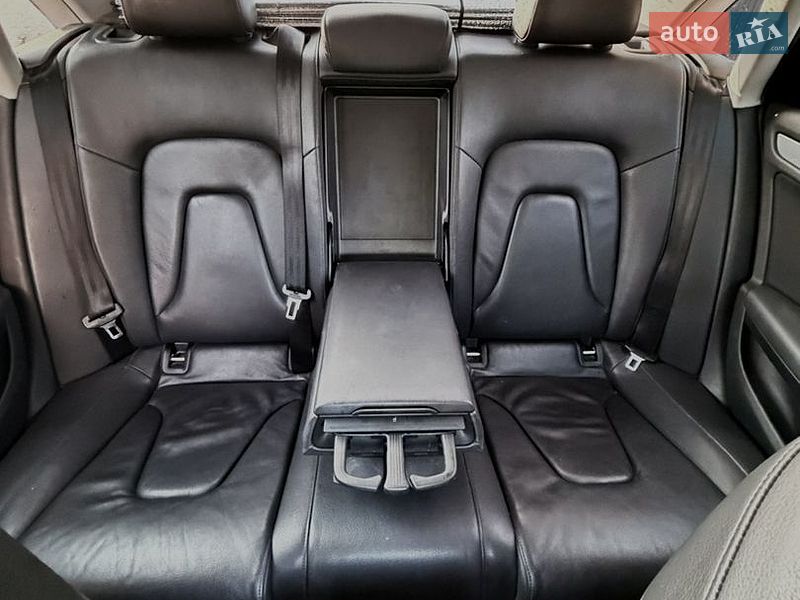 Седан Audi A4 2013 в Львове