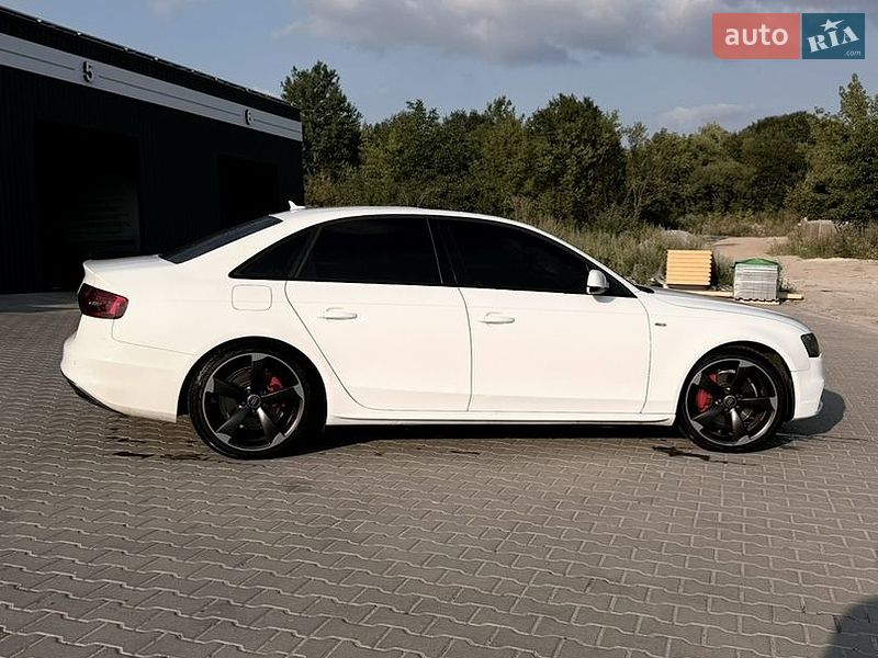 Седан Audi A4 2013 в Львове