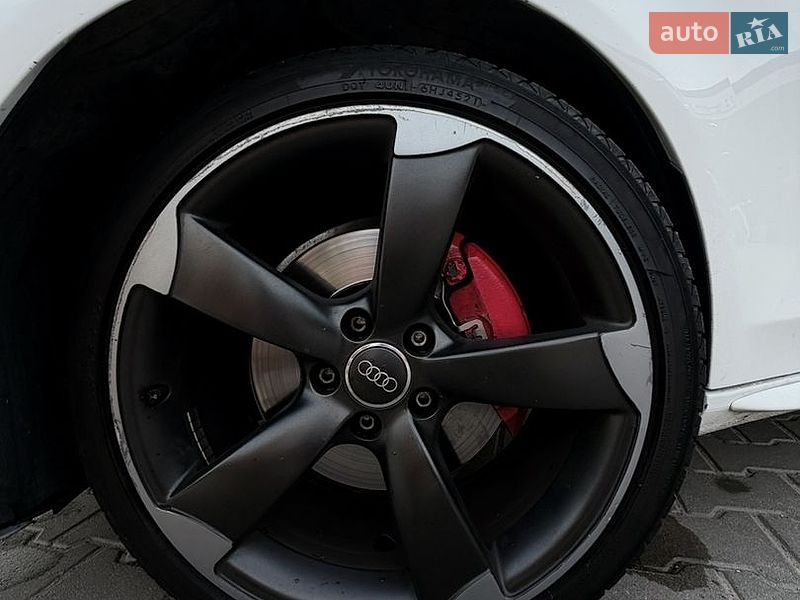 Седан Audi A4 2013 в Львові