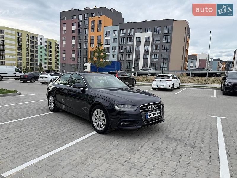 Седан Audi A4 2013 в Рівному