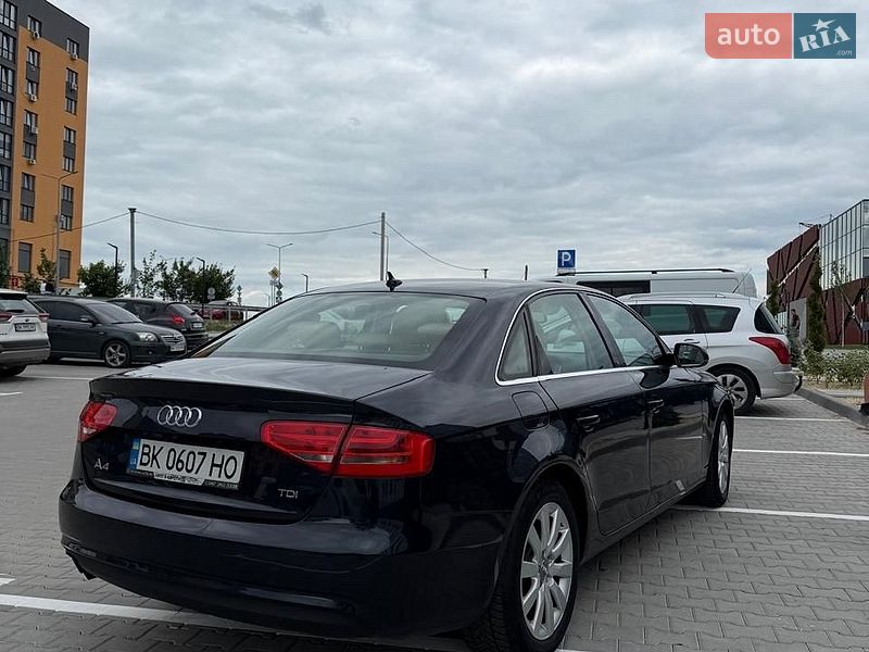 Седан Audi A4 2013 в Рівному