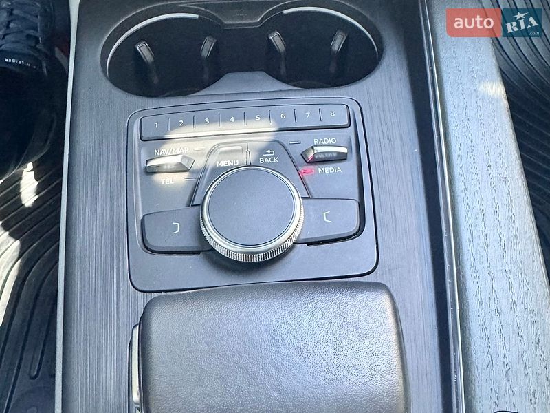 Седан Audi A4 2018 в Дніпрі