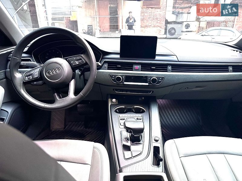 Седан Audi A4 2018 в Дніпрі