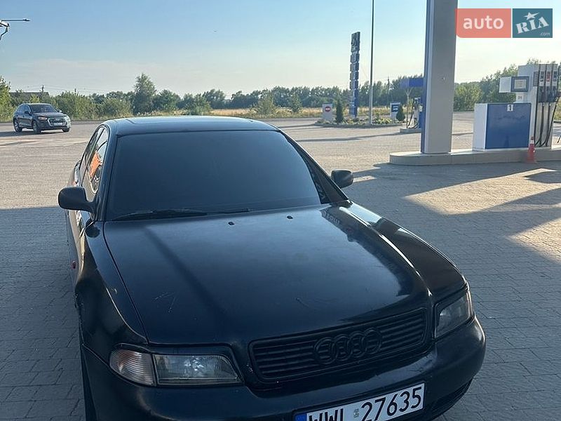 Седан Audi A4 1995 в Тлумаче