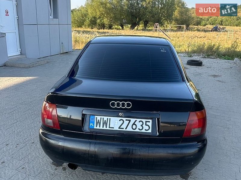 Седан Audi A4 1995 в Тлумаче