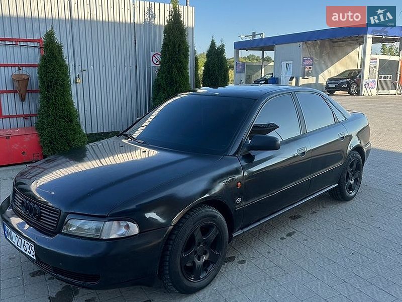 Седан Audi A4 1995 в Тлумаче