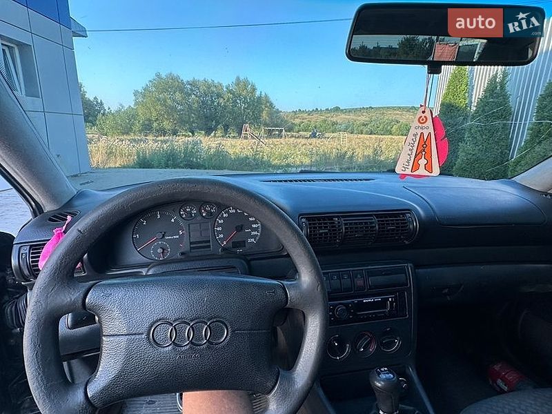 Седан Audi A4 1995 в Тлумаче