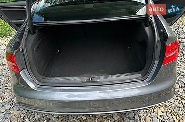 Седан Audi A4 2015 в Чернівцях