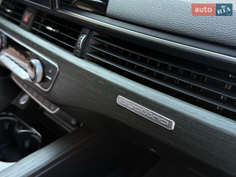 Седан Audi A4 2021 в Рівному