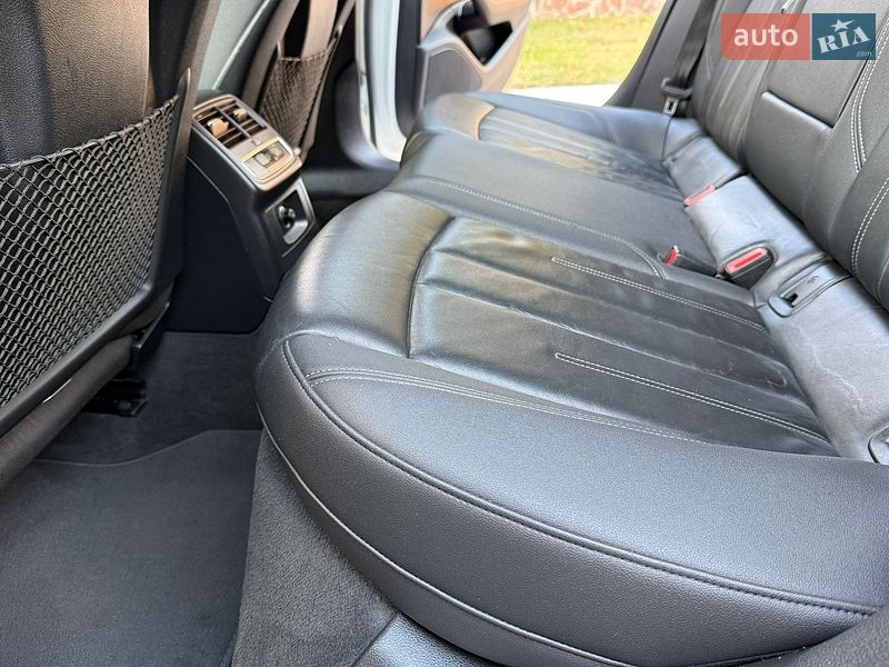 Седан Audi A4 2021 в Рівному