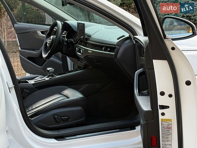 Седан Audi A4 2021 в Рівному