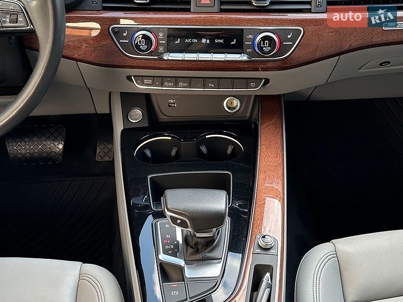 Седан Audi A4 2023 в Рівному