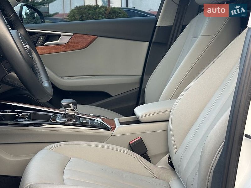 Седан Audi A4 2023 в Рівному