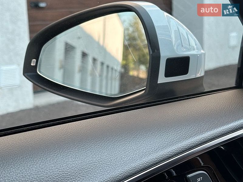 Седан Audi A4 2023 в Рівному