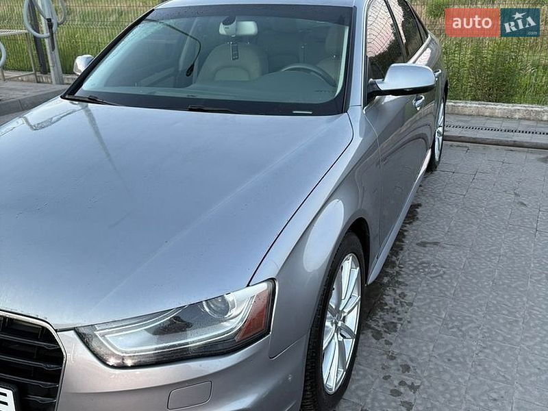 Седан Audi A4 2014 в Львове