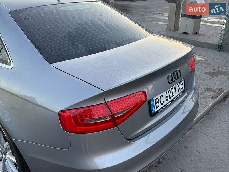 Седан Audi A4 2014 в Львове