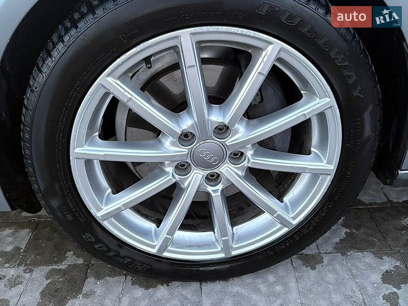 Седан Audi A4 2014 в Львове