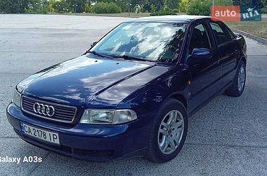 Седан Audi A4 1997 в Каневе