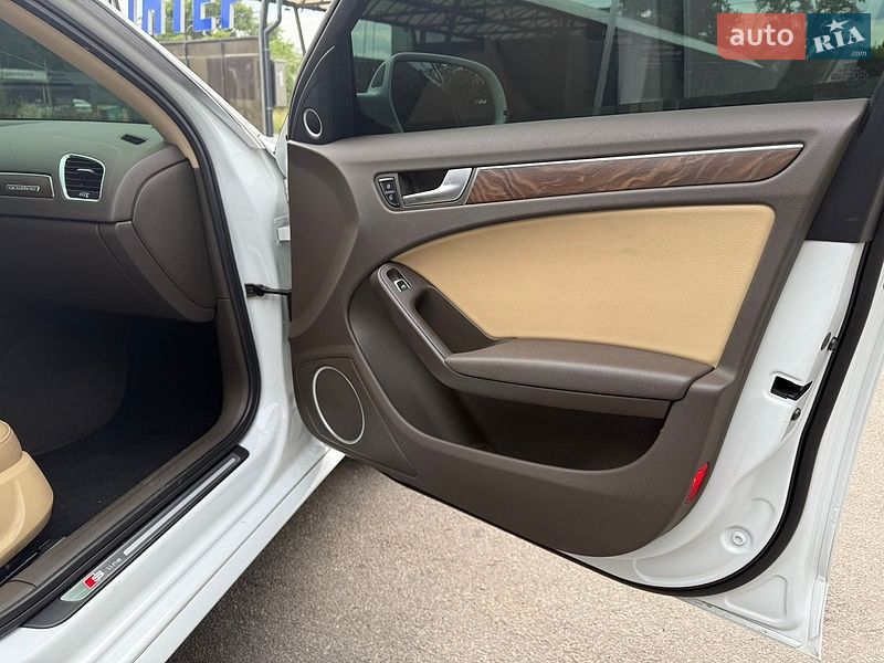 Седан Audi A4 2014 в Днепре