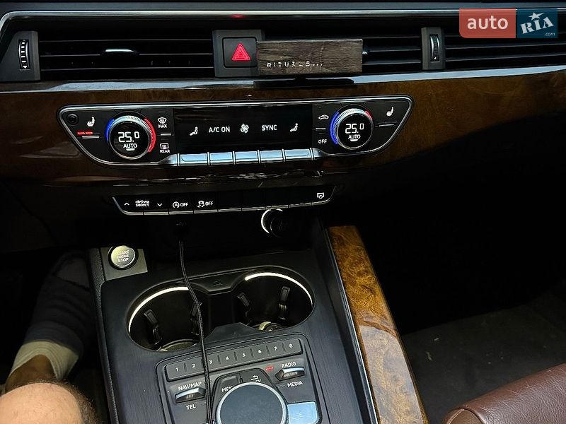 Седан Audi A4 2018 в Монастыриске